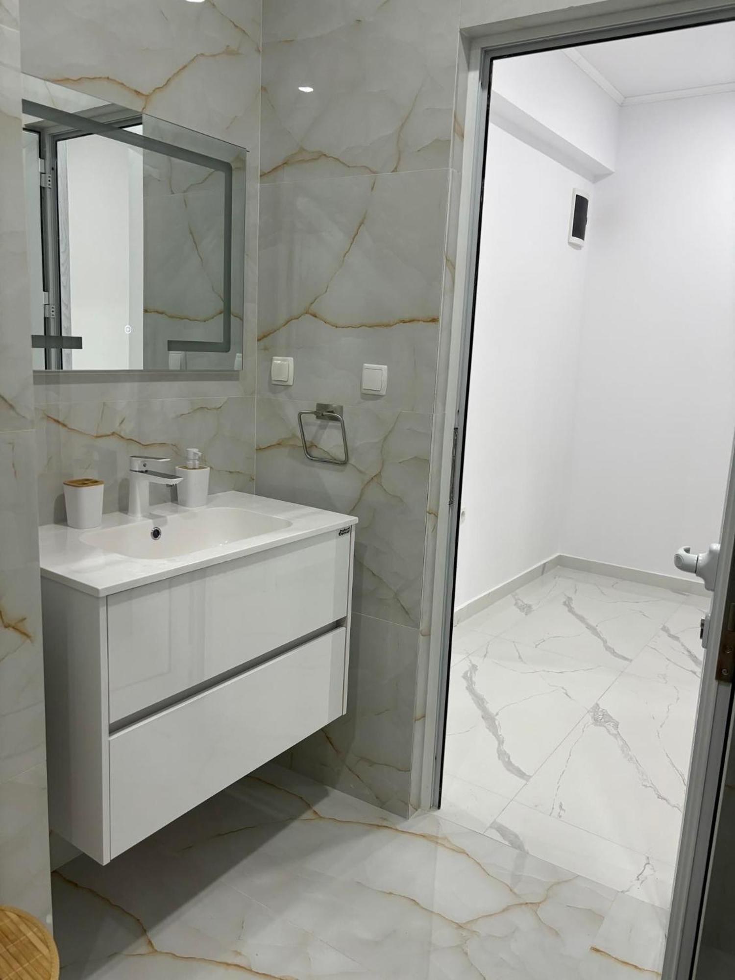 Apartamento Pami Néa Péramos Exterior foto