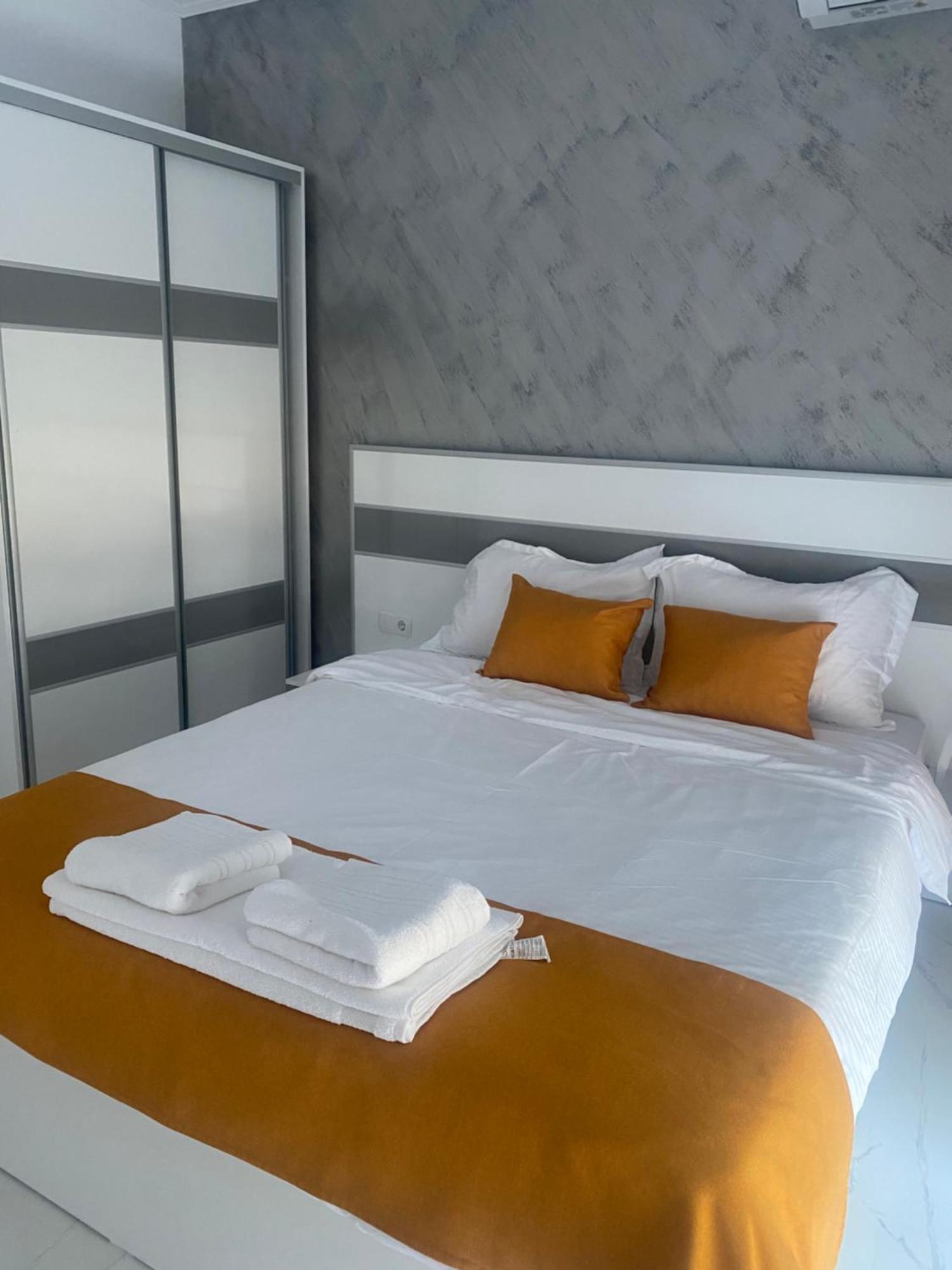 Apartamento Pami Néa Péramos Exterior foto
